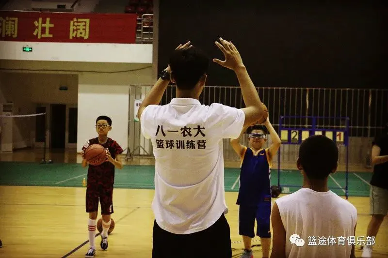如何在比赛中更好地执行进攻战术？_0